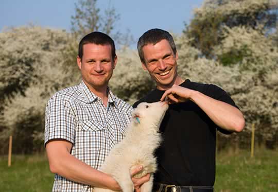Uli und Pierre mit Lamm (groß)