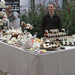 Stand bei einem Hallenmarkt (2 Tische)