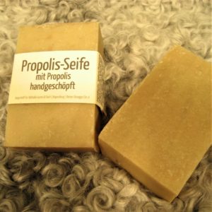 Handgeschöpfte Naturseife mit Propolis