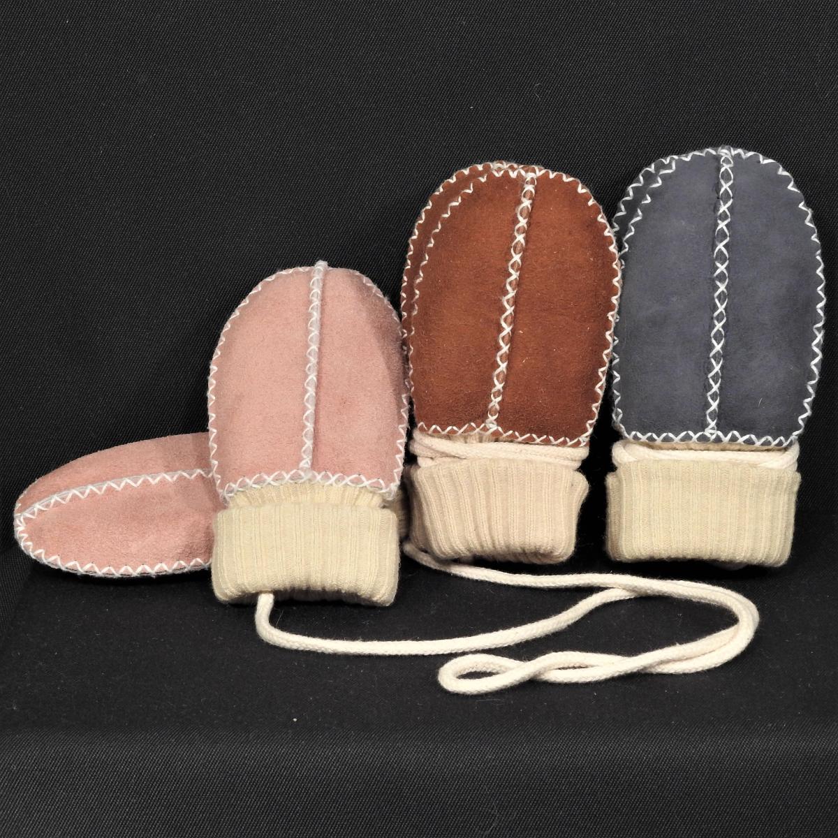 Lammfell Baby-Hand-Schuhe mit Strickbund und Schnur Lammfell Baby-Hand-Schuhe mit Strickbund und Schnur