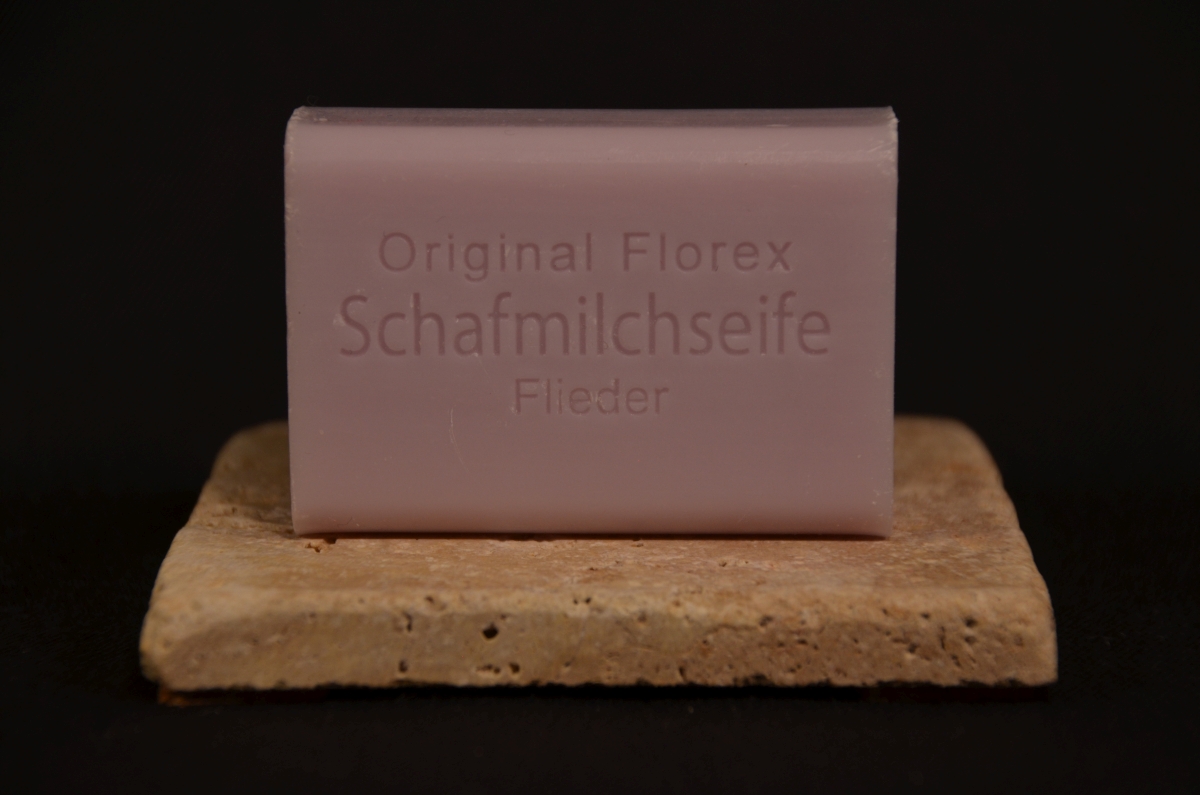 Schafmilchseife_Flieder_auf_Travertin