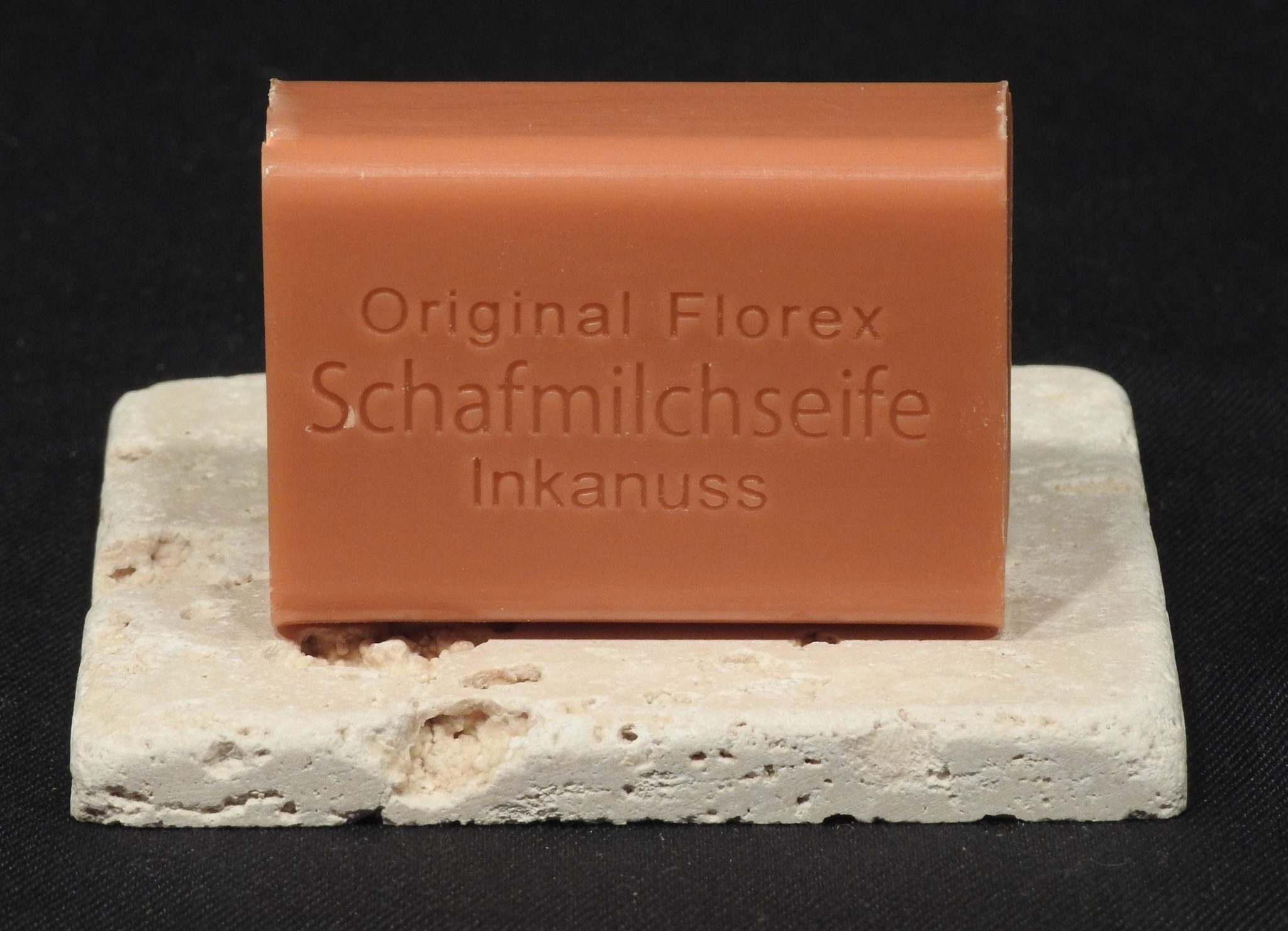 Schafmilchseife_Inkanuss_Nuss_auf_Travertin