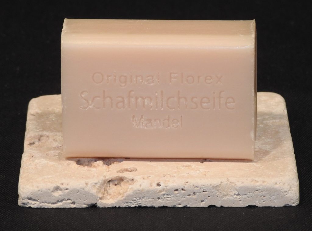 Schafmilchseife_Mandel_Mandeloel_auf_Travertin