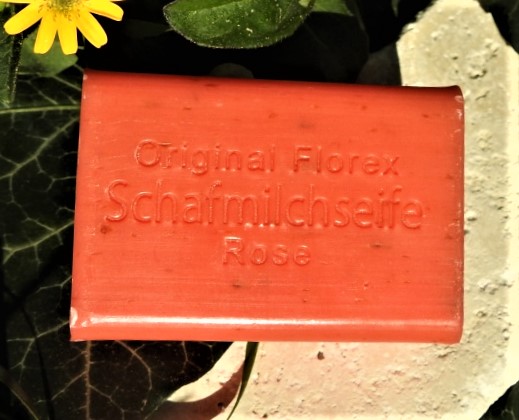 Schafmilchseife_Rose_mit_Blueten