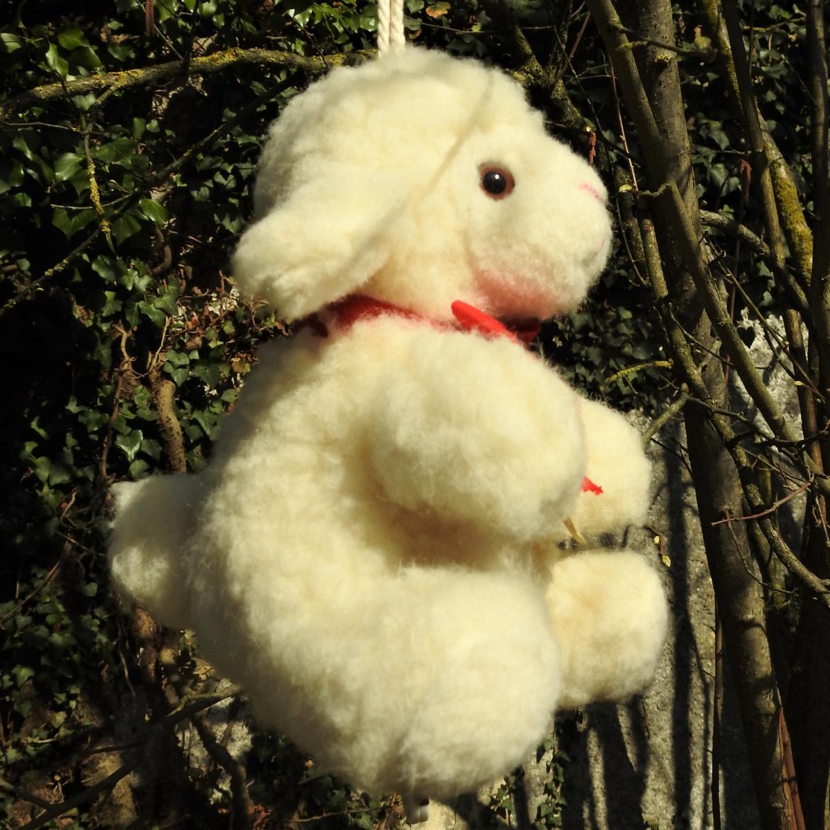 Schafwoll Kuscheltier Lamm mit Spieluhr Schafwoll Kuscheltier Lamm mit Spieluhr