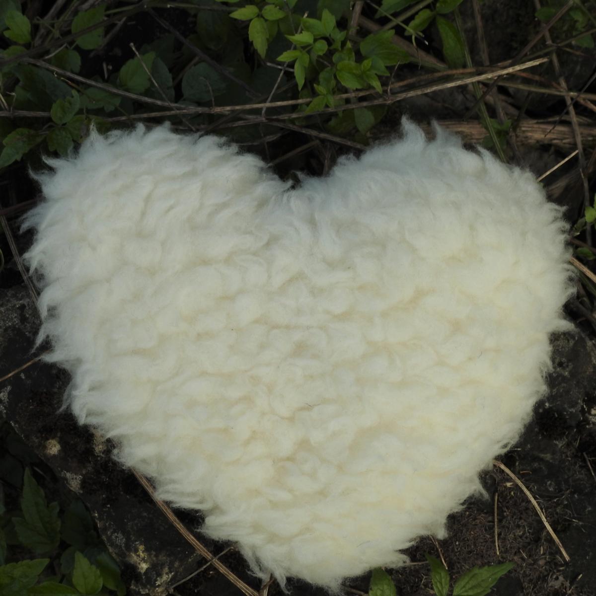 Kirschkernkissen Schafwollflor Zottelherz Kirschkernkissen Schafwollflor Zottelherz