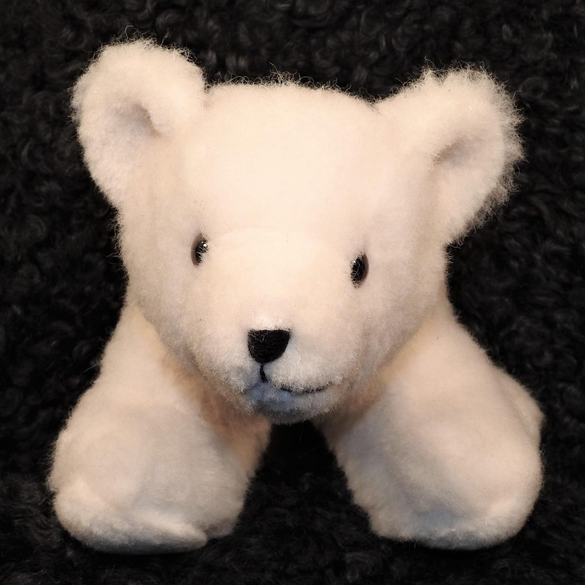 Schafwoll Kuscheltier Eisbär stehend Schafwoll Kuscheltier Eisbär stehend