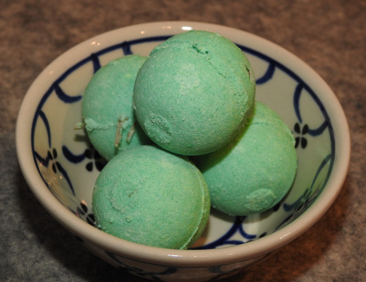 Badepraline mit Schafmilch Eisenkraut Badepraline mit Schafmilch Eisenkraut