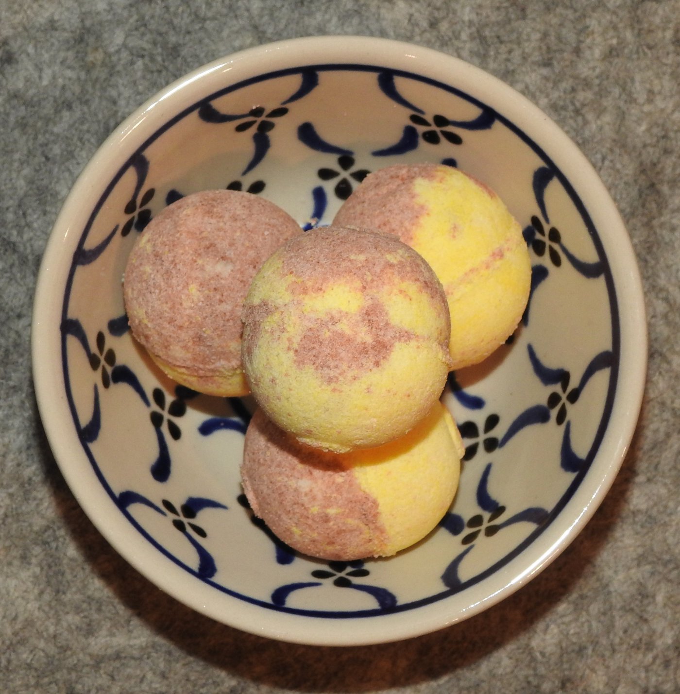 Badepraline mit Schafmilch Vanille-Karamell Badepraline mit Schafmilch Vanille-Karamell