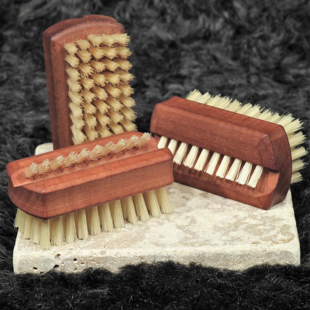 Reise-Nagelbürste Birnbaumholz