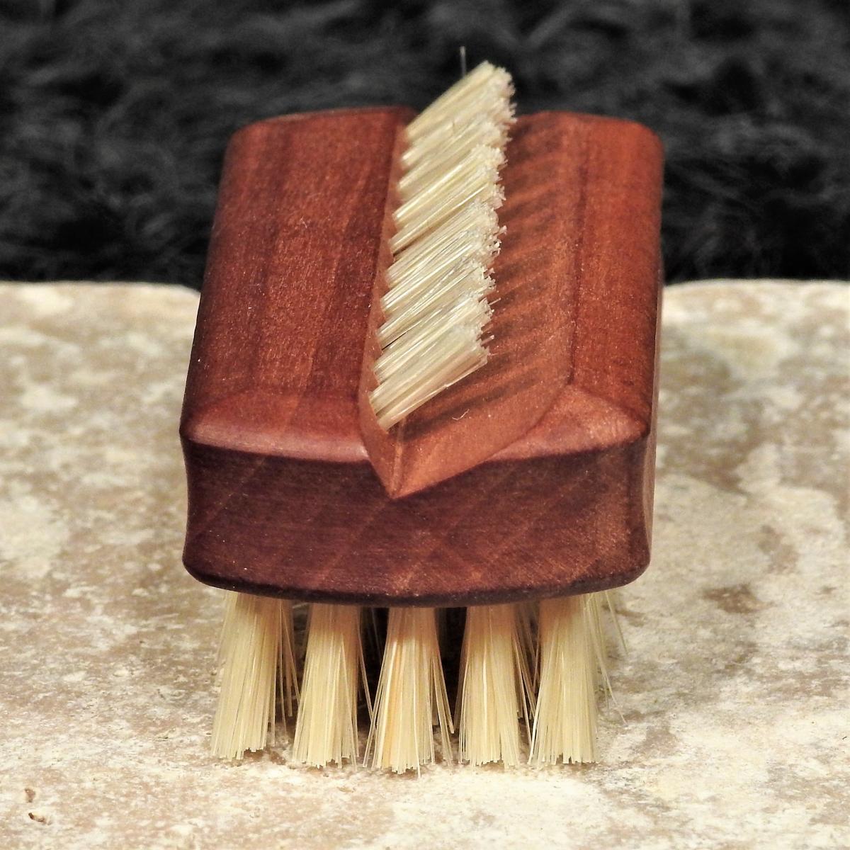 Reise-Nagelbürste Birnbaumholz