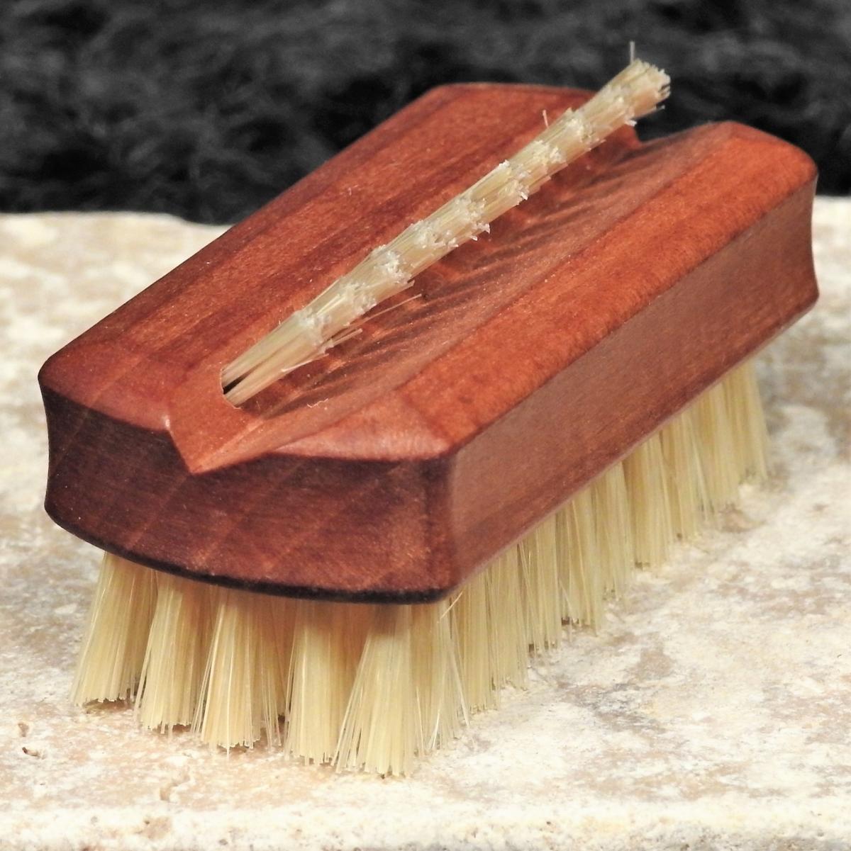 Reise-Nagelbürste Birnbaumholz