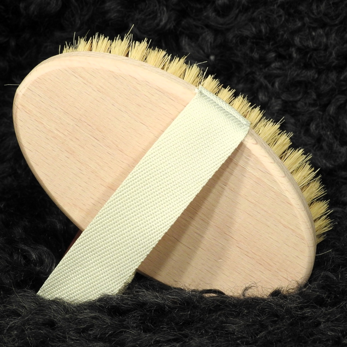 Badebürste Buchenholz ohne Stiehl mit harten Borsten und Gurt