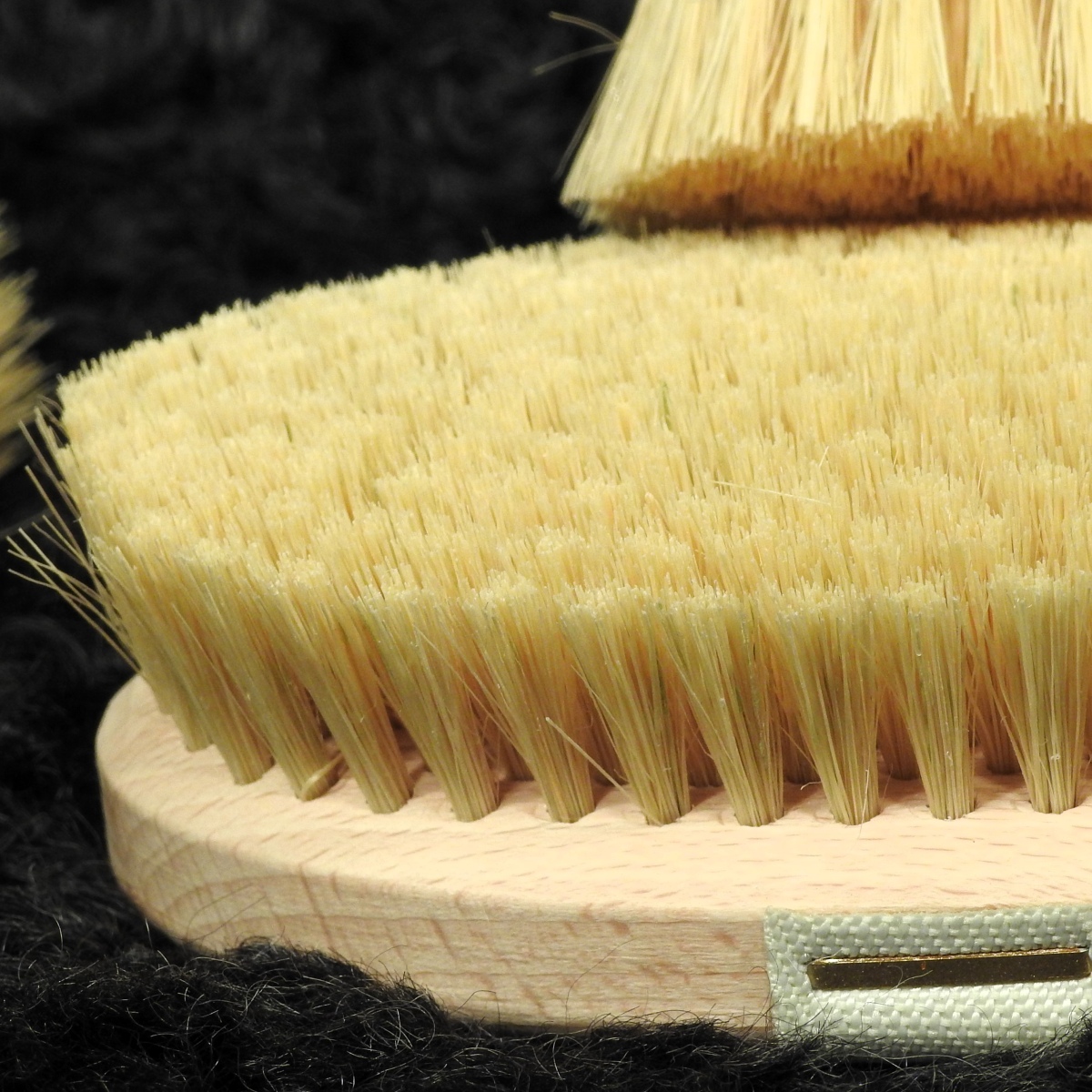 Badebürste Buchenholz ohne Stiehl mit harten Borsten und Gurt