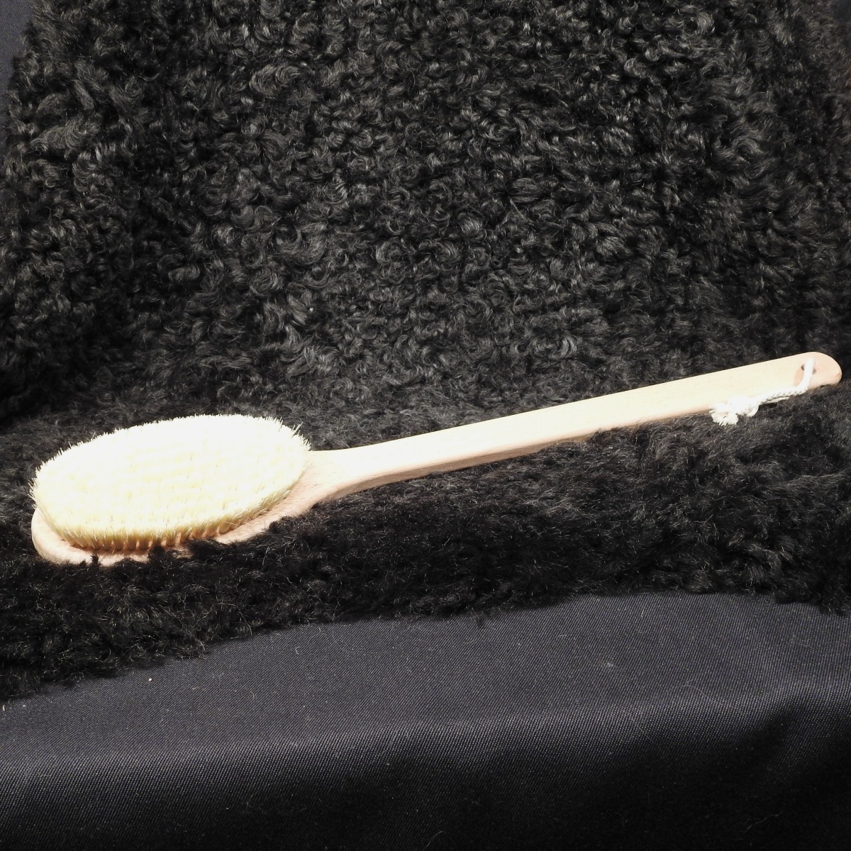 Badebürste mit langem Stiel, Buchenholz, helle Borste