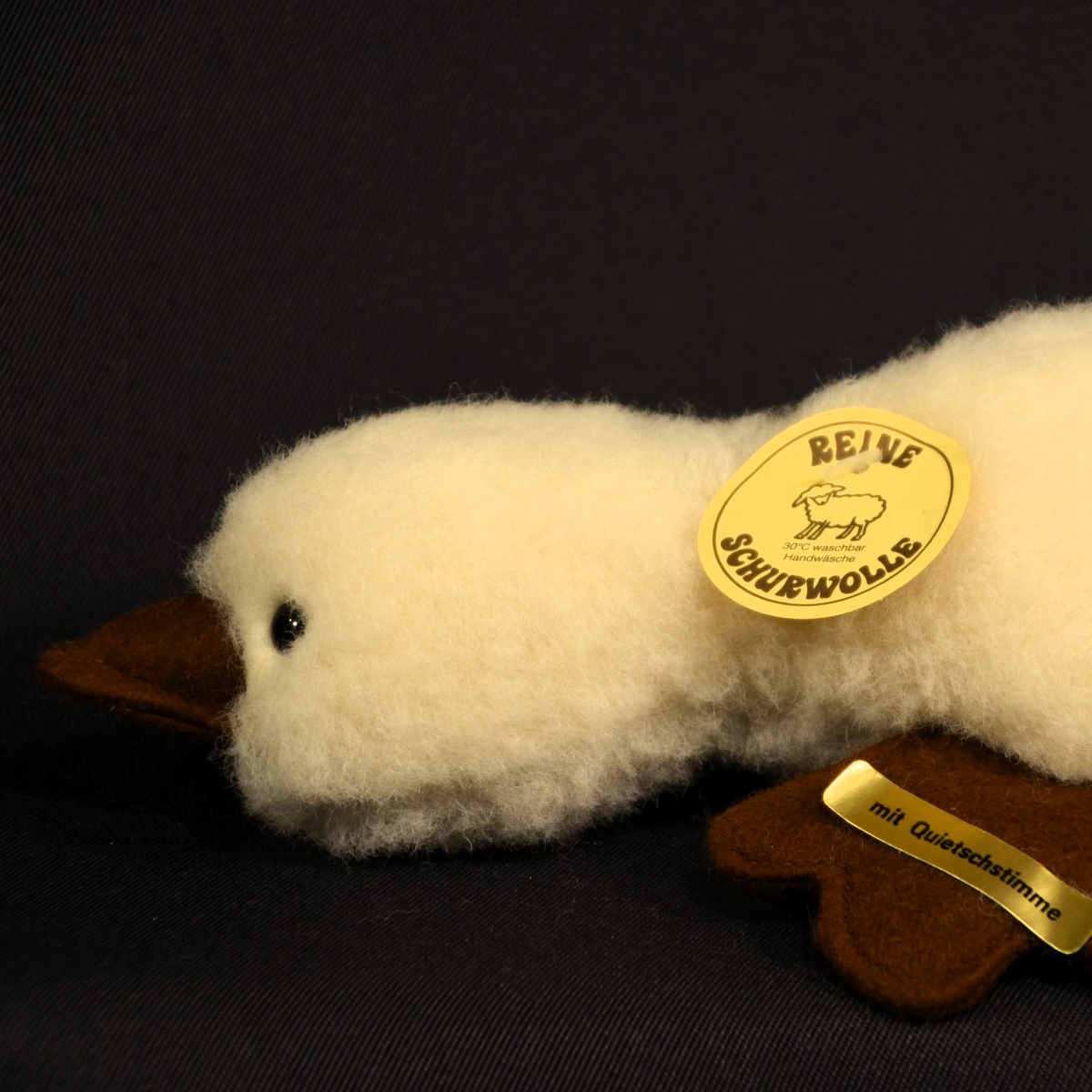 Schafwoll-Kuscheltier Ente Gans mit Rassel oder Quietsch
