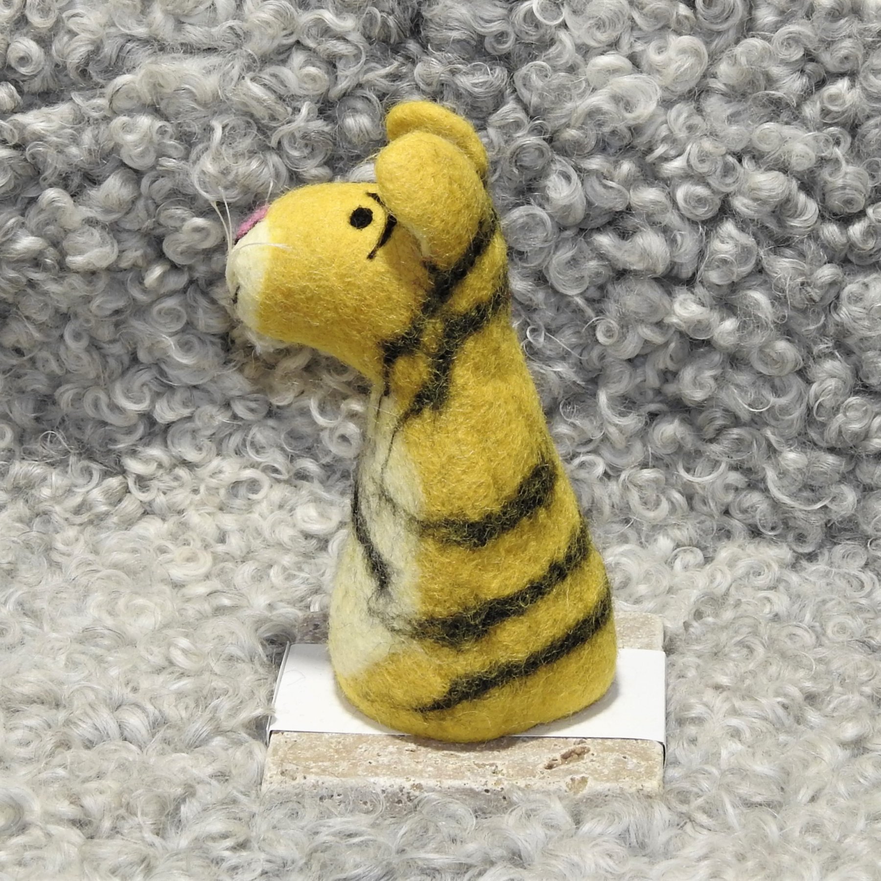 Schafwoll_Filz_Eierwaermer_Tiger