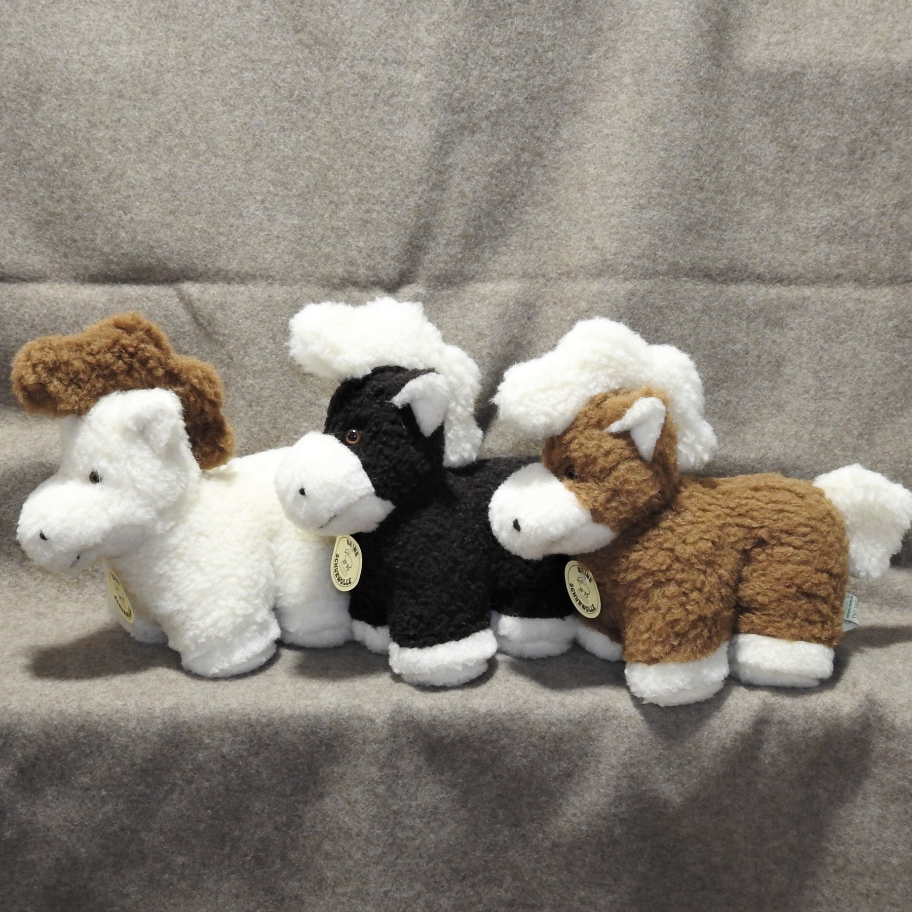 Schafwoll-Kuscheltier Punker Pony dreier Schafwoll-Kuscheltier Punker Pony dreier