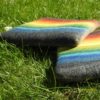 Schafwollfilz Sitzauflage Regenbogen quadratisch