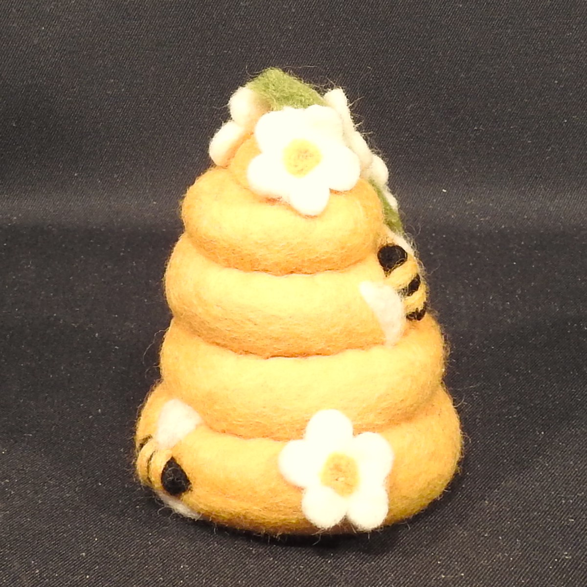 Schafwoll-Filz-Eierwaermer Bienenstock