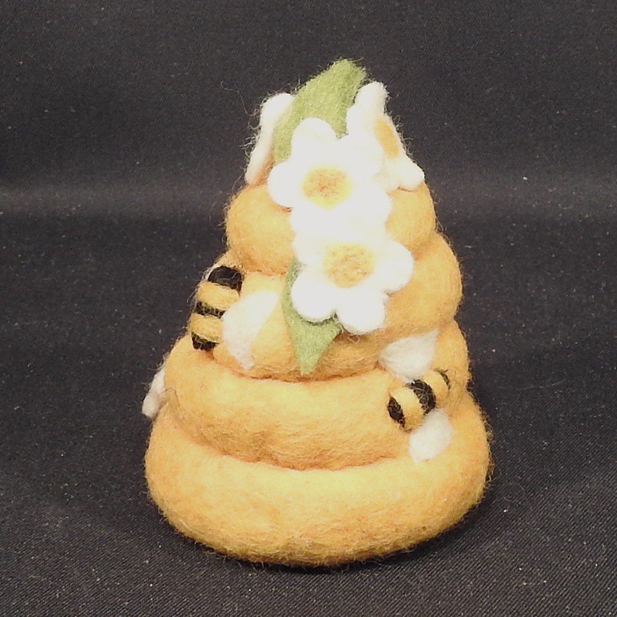 Schafwoll-Filz-Eierwaermer Bienenstock