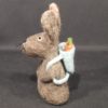 Schafwoll-Filz-Eierwaermer Hase mit Rucksack mit Karotten braun
