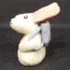 Schafwoll-Filz-Eierwaermer Hase mit Rucksack mit Karotten weiß