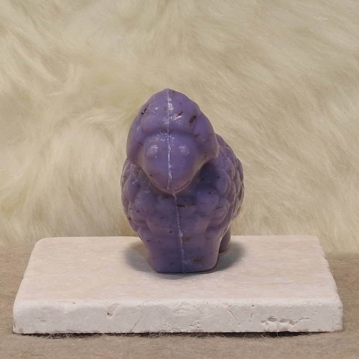 Schafmilchseife in Schafform lila mit Lavendel-Duft