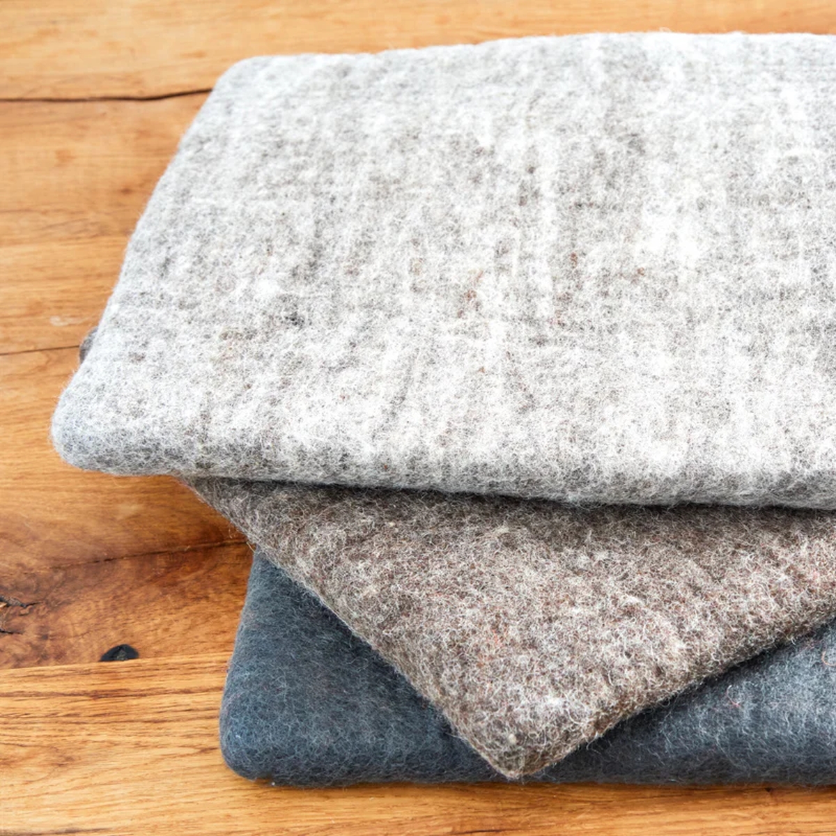 Schafwoll-Filz Sitzauflage quadratisch Stapel Naturtöne