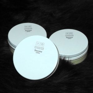 Deocreme mit Sheabutter ohne Duft drei Dosen auf Fell